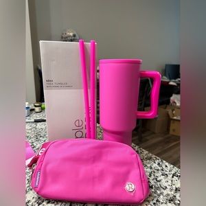 Simple Modern Trek 40oz and Lululemon belt bag